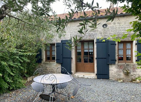 Maison à vendre    8 pièces •  Saint-Agnant