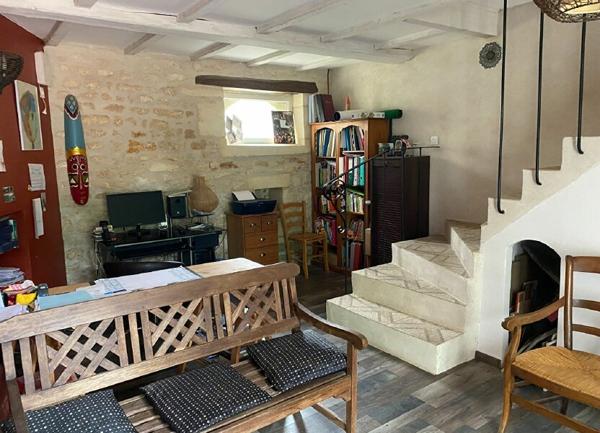 Maison à vendre    8 pièces •  Saint-Agnant