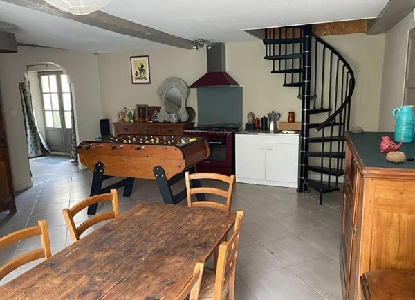 Maison à vendre    8 pièces •  Saint-Agnant