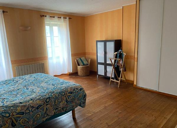 Maison à vendre    8 pièces •  Saint-Agnant