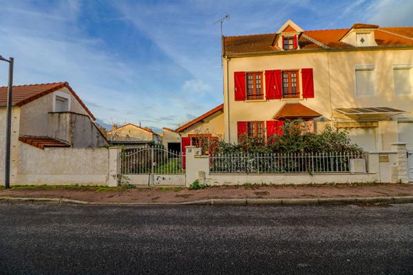Maison 3 chambres potentiel 4 chambres, garage, commerces, écoles, calme, 10 minutes de Nevers 2 heures de Paris