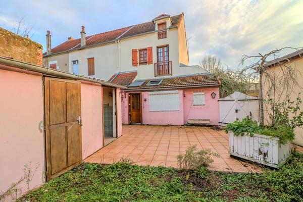 Maison 3 chambres potentiel 4 chambres, garage, commerces, écoles, calme, 10 minutes de Nevers 2 heures de Paris