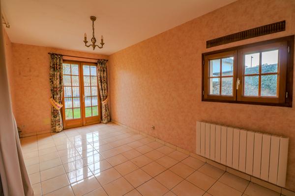 Maison 3 chambres potentiel 4 chambres, garage, commerces, écoles, calme, 10 minutes de Nevers 2 heures de Paris