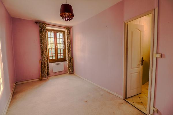 Maison 3 chambres potentiel 4 chambres, garage, commerces, écoles, calme, 10 minutes de Nevers 2 heures de Paris