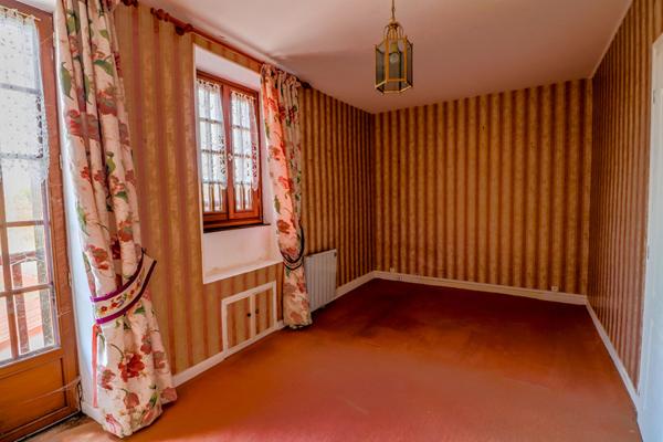 Maison 3 chambres potentiel 4 chambres, garage, commerces, écoles, calme, 10 minutes de Nevers 2 heures de Paris