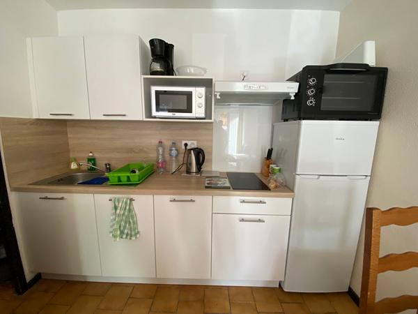 A louer à l'année Appartement Studio meublé en RDC Dax stationnement débarras
