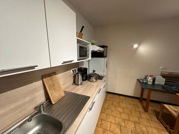 A louer à l'année Appartement Studio meublé en RDC Dax stationnement débarras