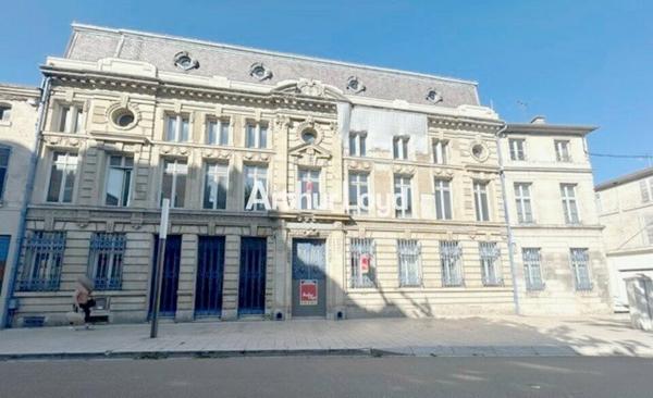 BUREAUX à VENDRE de 1953 m²
