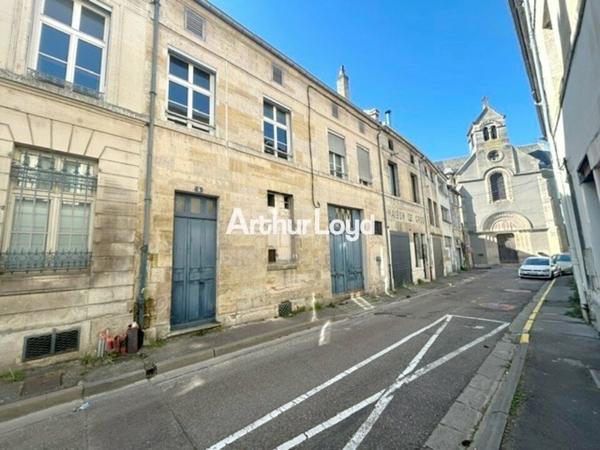 BUREAUX à VENDRE de 1953 m²