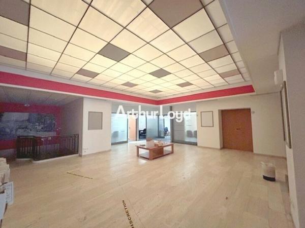 BUREAUX à VENDRE de 1953 m²