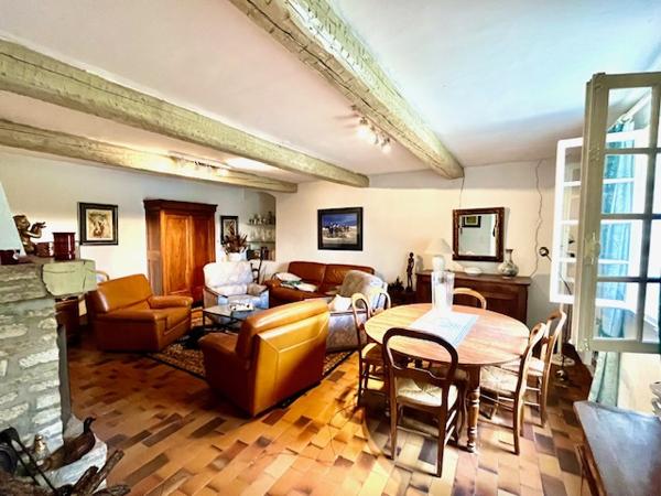 Roussillon (84220) Provence, Charmant mas à Roussillon dans un havre de paix, avec vue sur Luberon.