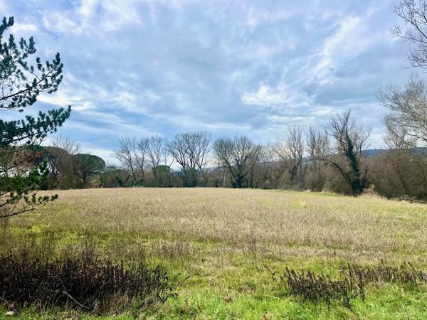 Roussillon (84220) Provence, Charmant mas à Roussillon dans un havre de paix, avec vue sur Luberon.