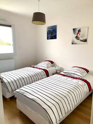 EXCLUSIVITE ENSEMBLE IMMOBILIER à vendre 7 pièces PLOMODIERN (29) de 2021 sur 866 m2