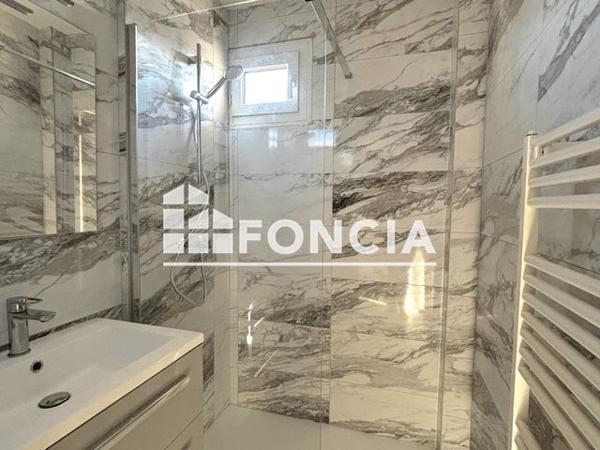 Location Appartement 3 pièces 54.85 m² - 22 AVENUE DOCTEUR VALOIS Voiron 38500