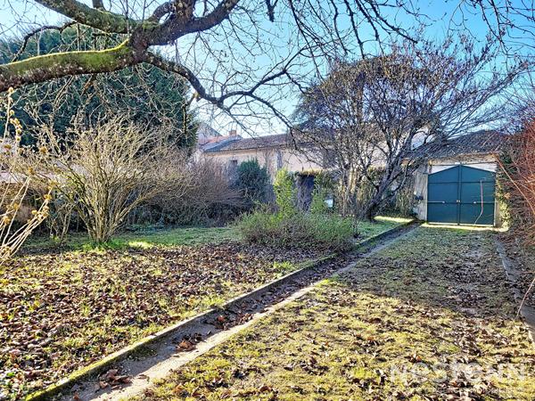 A Vendre Maison en pierre de 144 m² avec jardin et garage au coeur de Condom