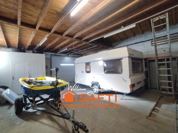 Local professionnel polyvalent (dépôt et bureaux)