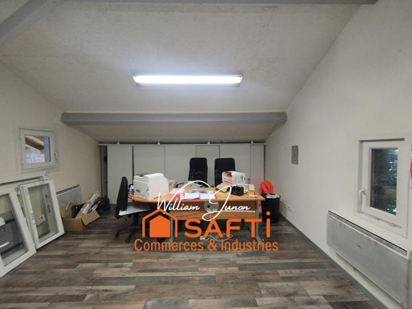 Local professionnel polyvalent (dépôt et bureaux)