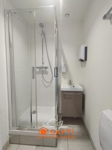 Local professionnel polyvalent (dépôt et bureaux)