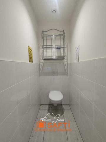 Local professionnel polyvalent (dépôt et bureaux)