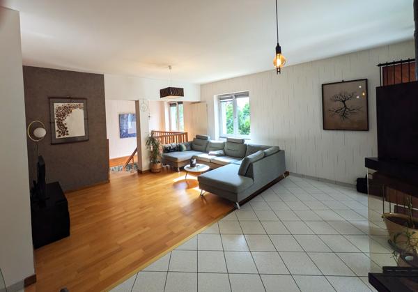 Maison de village
                                                                                                                                                                                                                                                                                                                        6 pièce(s)                                                                                                                                                                                                          3 chambre(s)                                                                                                                                                                                                          150  m²