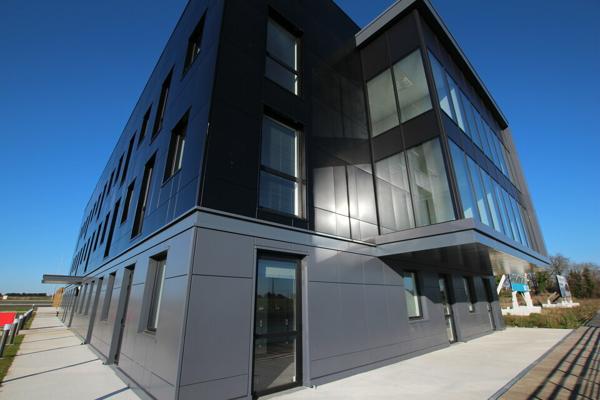 A VENDRE - IMMEUBLE DE BUREAUX NEUFS - 1845 m2 + 61 PARKINGS