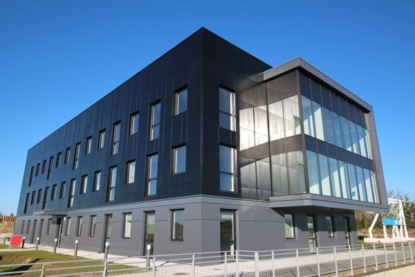 A VENDRE - IMMEUBLE DE BUREAUX NEUFS - 1845 m2 + 61 PARKINGS