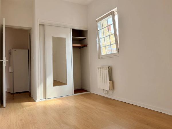 Acheter un bel appartement composé de 2 chambres, rénové, avec parking à vélo et box de rangement dans le centre historique de Bordeaux