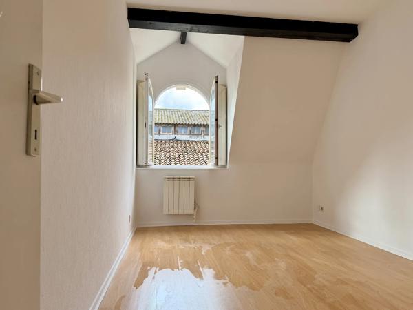 Acheter un bel appartement composé de 2 chambres, rénové, avec parking à vélo et box de rangement dans le centre historique de Bordeaux
