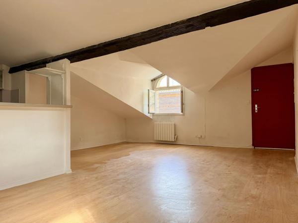 Acheter un bel appartement composé de 2 chambres, rénové, avec parking à vélo et box de rangement dans le centre historique de Bordeaux