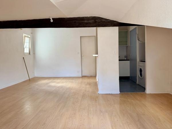 Acheter un bel appartement composé de 2 chambres, rénové, avec parking à vélo et box de rangement dans le centre historique de Bordeaux
