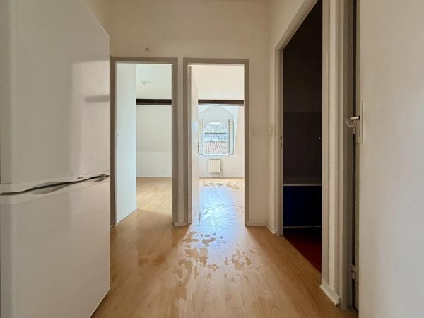 Acheter un bel appartement composé de 2 chambres, rénové, avec parking à vélo et box de rangement dans le centre historique de Bordeaux