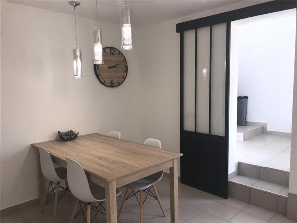 Maison à louer 723 € CC MONTIGNAC 3 p 63 m² DPE C