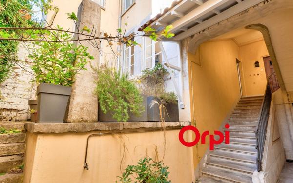 Appartement à vendre    1 pièce • 30,33 m2 Lyon 1
