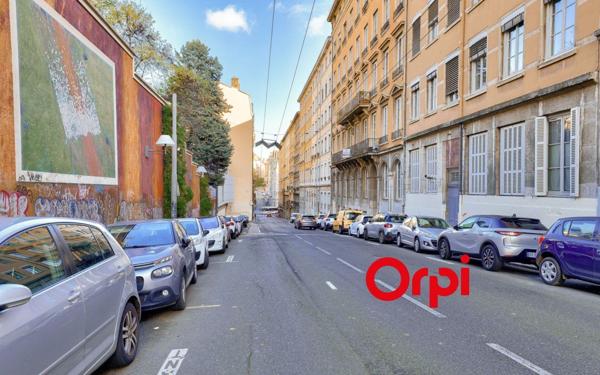 Appartement à vendre    1 pièce • 30,33 m2 Lyon 1