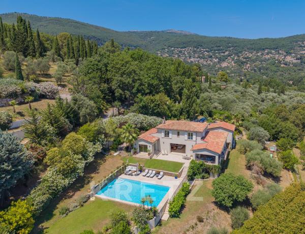CHÂTEAUNEUF-DE-GRASSE – Propriété familiale d'exception avec vues panoramiques nature et mer