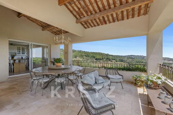 CHÂTEAUNEUF-DE-GRASSE – Propriété familiale d'exception avec vues panoramiques nature et mer