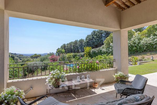 CHÂTEAUNEUF-DE-GRASSE – Propriété familiale d'exception avec vues panoramiques nature et mer