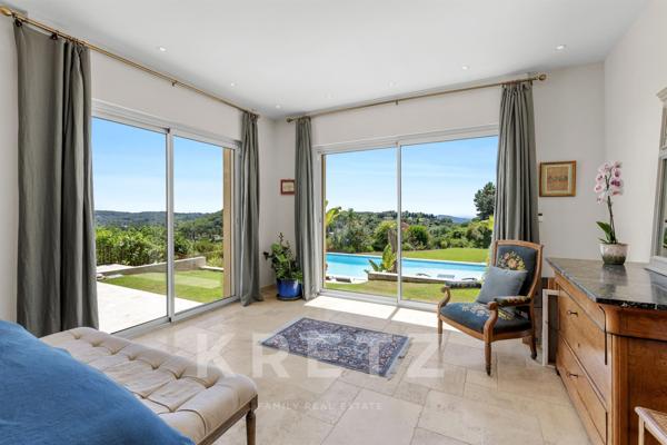 CHÂTEAUNEUF-DE-GRASSE – Propriété familiale d'exception avec vues panoramiques nature et mer