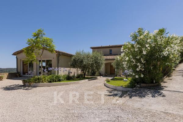 CHÂTEAUNEUF-DE-GRASSE – Propriété familiale d'exception avec vues panoramiques nature et mer