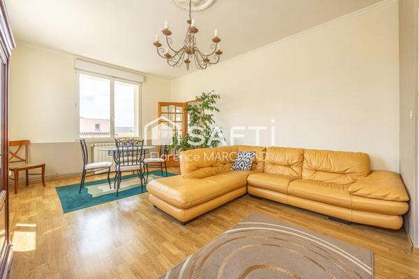 MAISON FAMILIALE, DEUX ESPACES DE VIE... ET UNE PISCINE POUR PROFITER DES BEAUX JOURS !