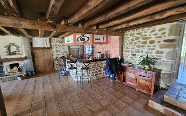 Maison à vendre    7 pièces •  Saint-Agnant-de-Versillat