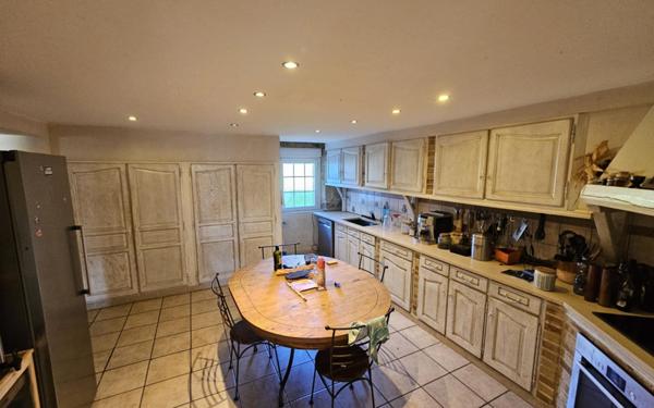 Maison à vendre    7 pièces •  Saint-Agnant-de-Versillat