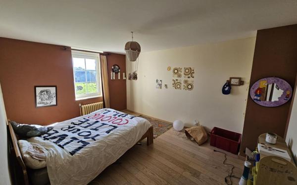 Maison à vendre    7 pièces •  Saint-Agnant-de-Versillat