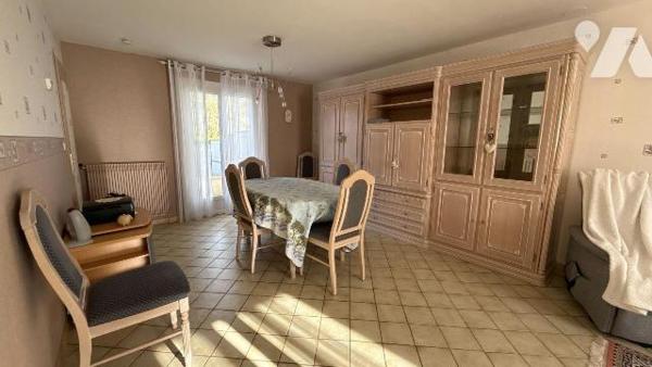 A vendre - Châlons-en-Champagne secteur sud - Pavillon de type 5 sur sous-sol complet

Située...