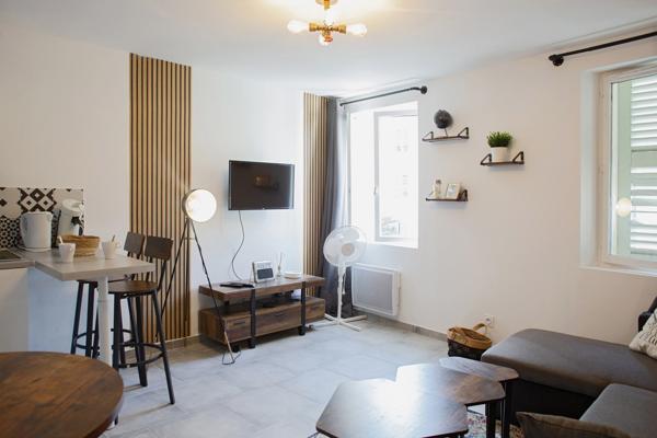 Appartement
                                                                                                                                                                                                                                                                                                                        2 pièce(s)                                                                                                                                                                                                          1 chambre(s)                                                                                                                                                                                                          32.27  m²