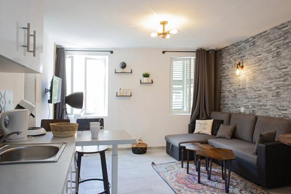 Appartement
                                                                                                                                                                                                                                                                                                                        2 pièce(s)                                                                                                                                                                                                          1 chambre(s)                                                                                                                                                                                                          32.27  m²