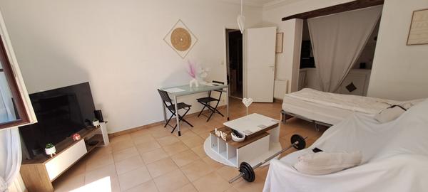 Immeuble de rapport à vendre à Chalo Saint Mars avec un loyer mensuel de 4008 € HC- Investissement idéal