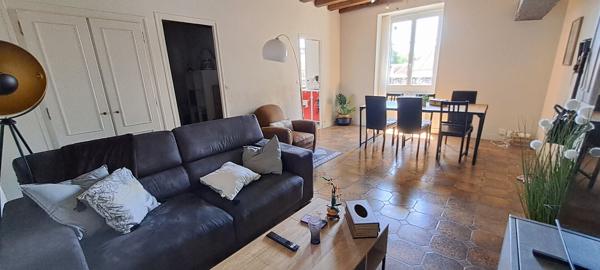 Immeuble de rapport à vendre à Chalo Saint Mars avec un loyer mensuel de 4008 € HC- Investissement idéal