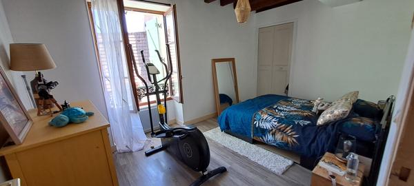 Immeuble de rapport à vendre à Chalo Saint Mars avec un loyer mensuel de 4008 € HC- Investissement idéal