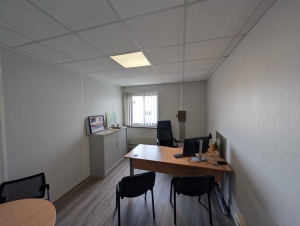 Bâtiment de bureaux à louer à Eaubonne avec stockage et parking privatif